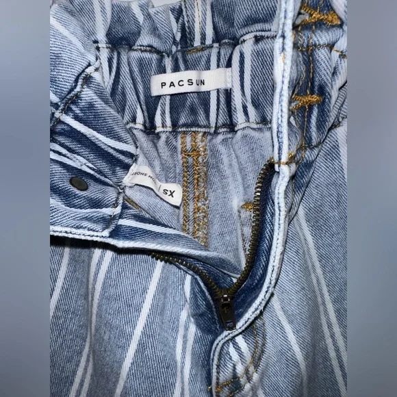 PacSun: Cotton Paper Bag Mom Shorts w/ White Stripes. Size XS - Picture 4 of 4